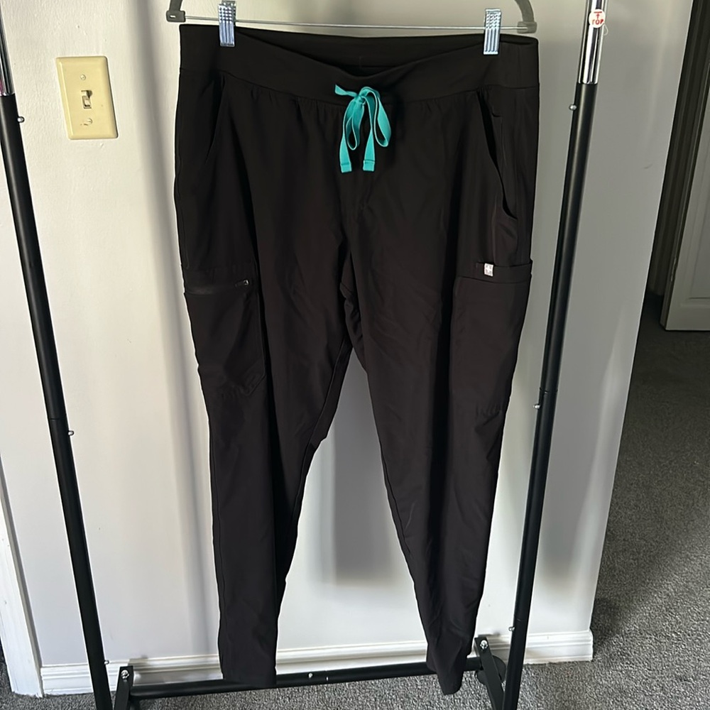 FIGS Black FREEx Lined Yola Skinny Scrub Pants 2.0